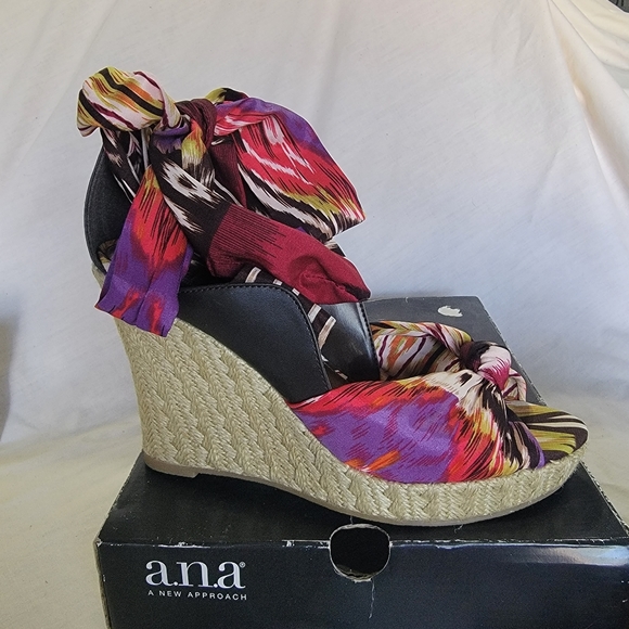 a.n.a. Wedge Heels - Picture 2 of 4